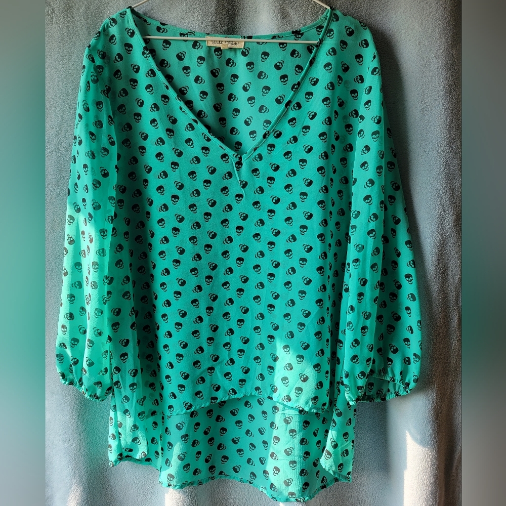 Womens XL skull shirt
